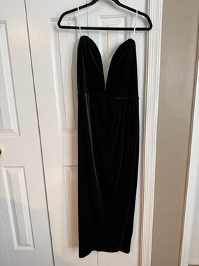 Elegant Green Velvet Plunge Midi Dress